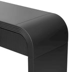 Consolle dalla silhouette arrotondata moderna e originale