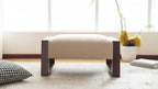 Pouf moderno imbottito beige, versatile e compatto